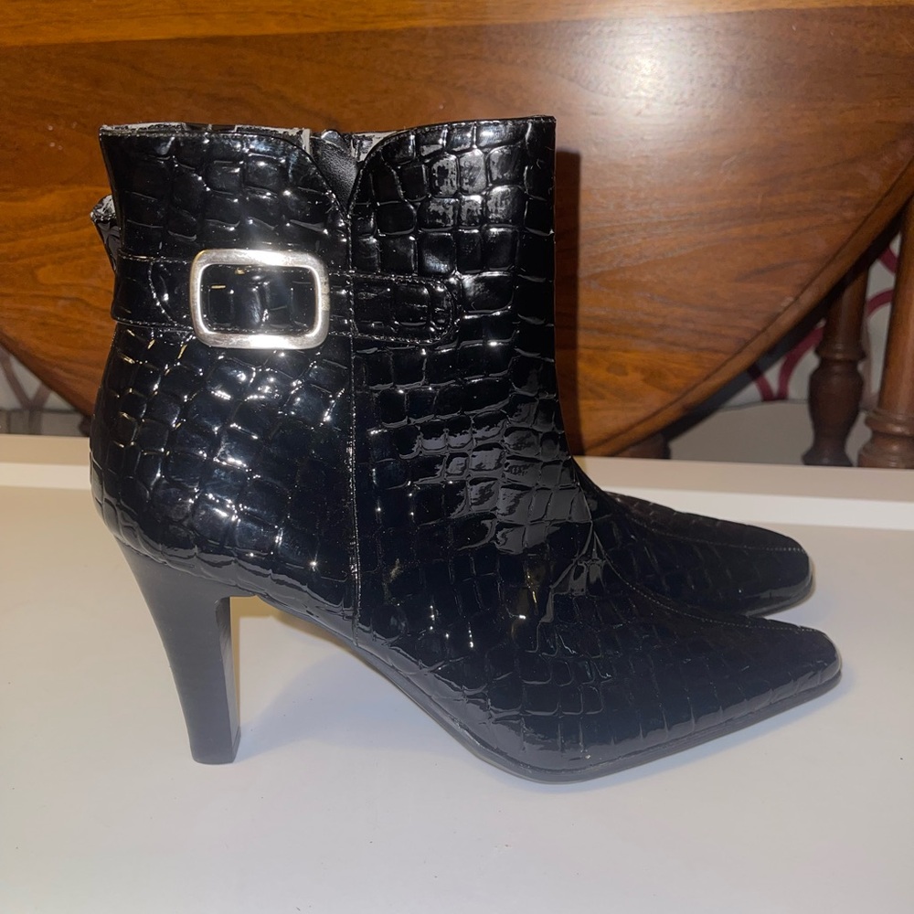 Black Croc-Embossed patent leather black Ankle Boots heels woman’s size 10